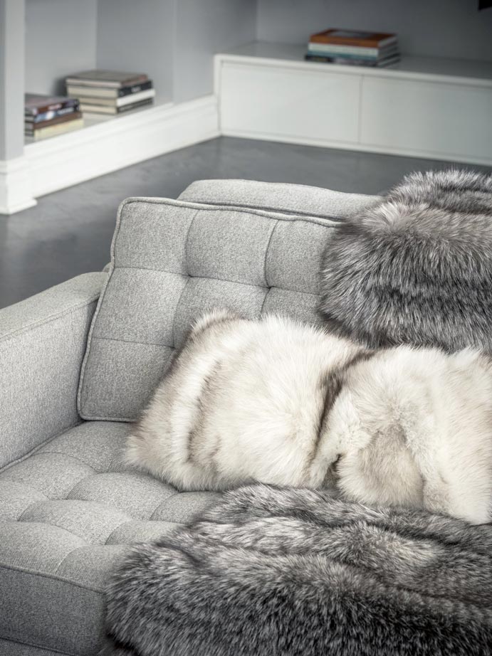 Fur Throw in blue color - pologeorgis