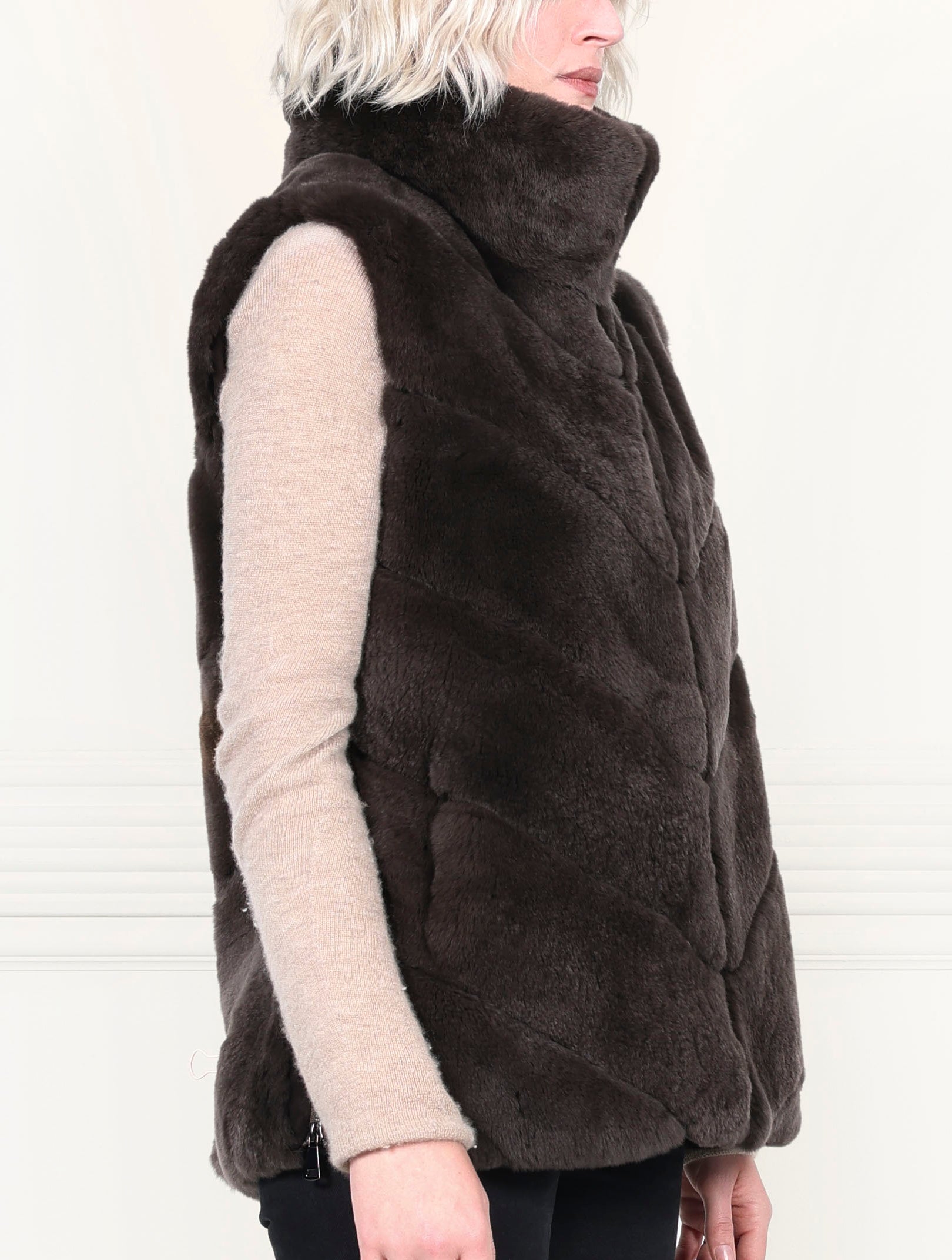 Rex Rabbit Diagonal Vest