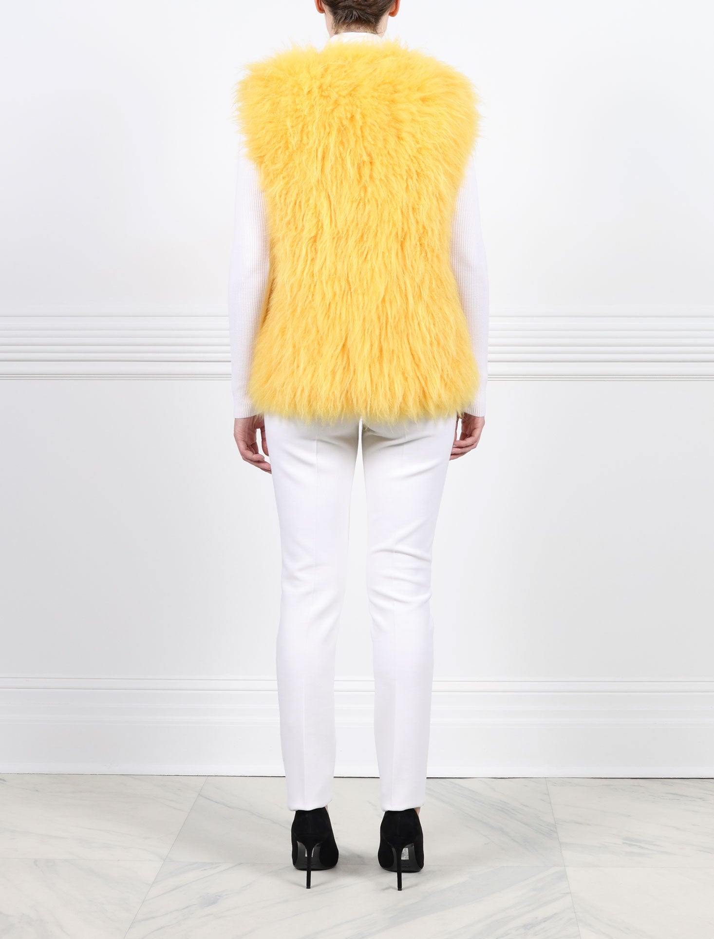 YELLOW CREW NECK KNITTED SHEARLING VEST-SLIT POCKETS-HOOK AND EYE CLOSURES-24 INCH CENTER BACK LENGTH-POLOGEORGIS