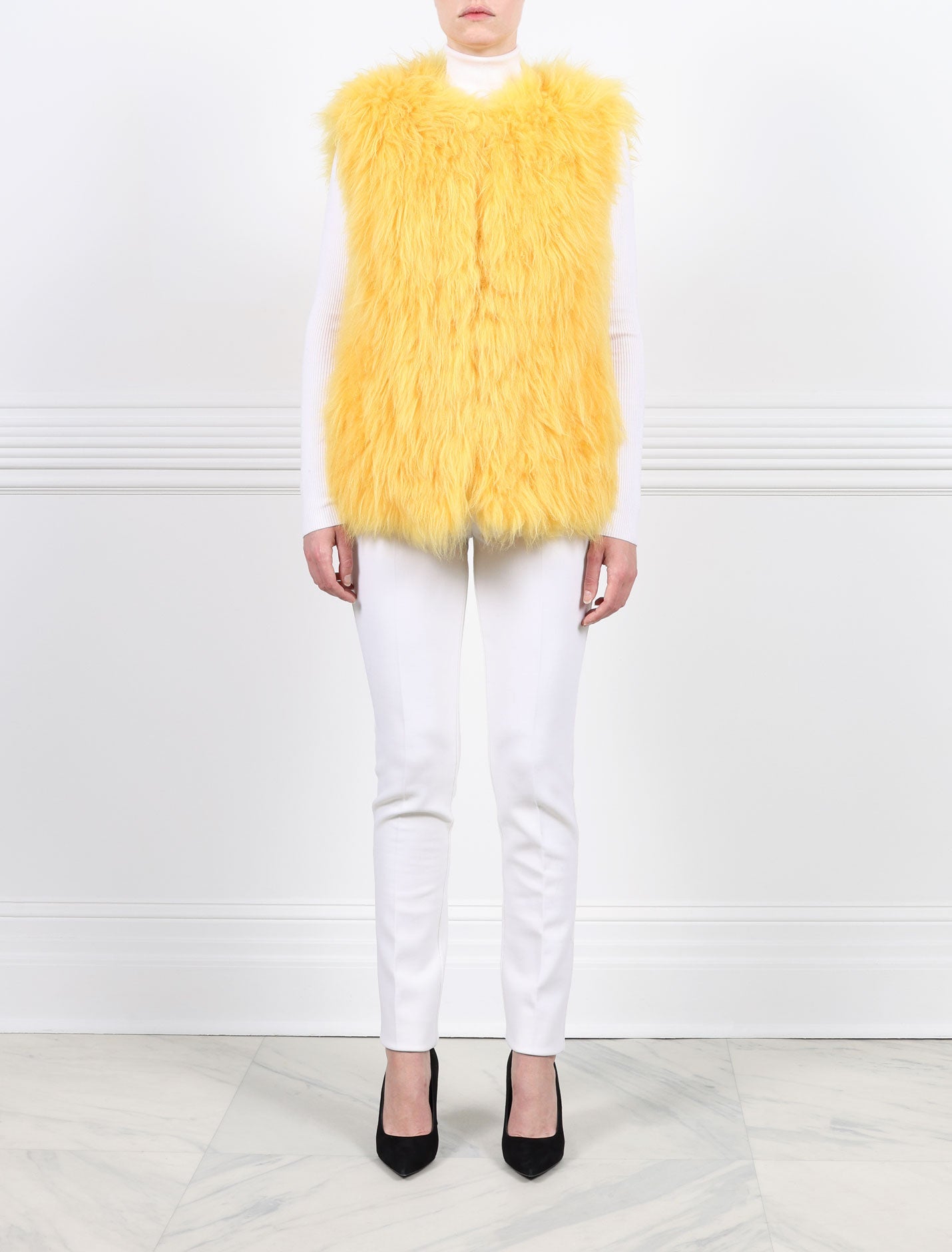 ムートン・ファーコート MOLLIOLLI MONE Crop Mini Fur Vest Pouch Set Ivory Yellow Designer fashion, Seoul-fully created | W Concept